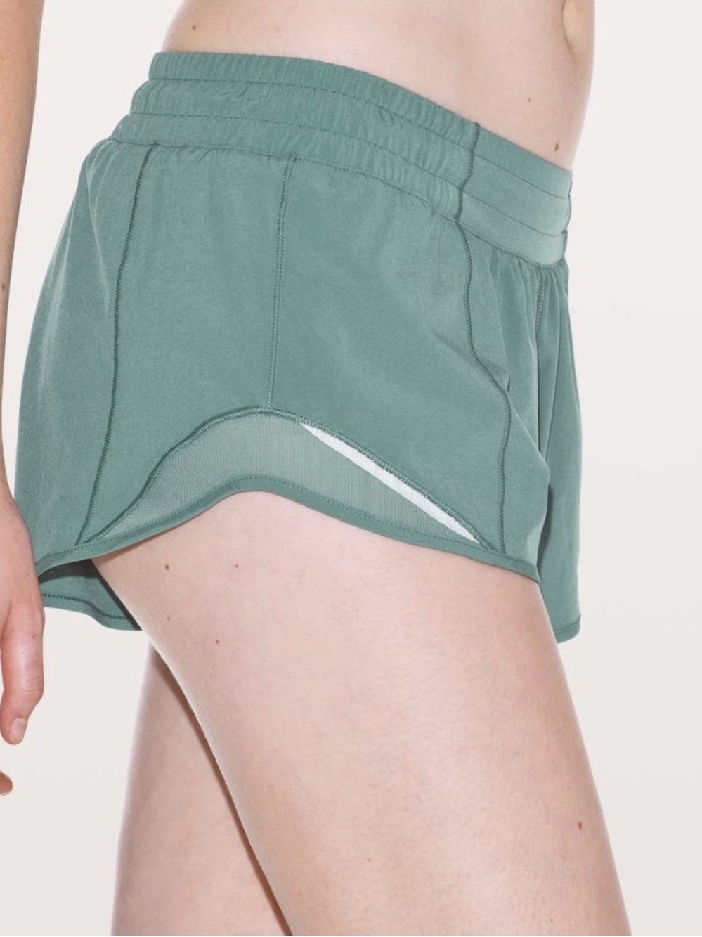 Lululemon Hotty Hot Short II 2.5” Athletic Shorts Frosted Pine Size 8
